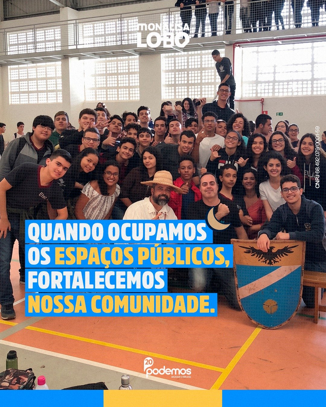 Encontro com jovens e a frase: Quando ocupamos os espaços públicos, fortalecemos nossa comunidade
